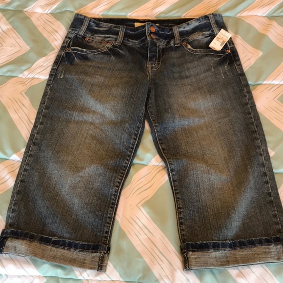 NWT denim capris - Picture 2 of 3